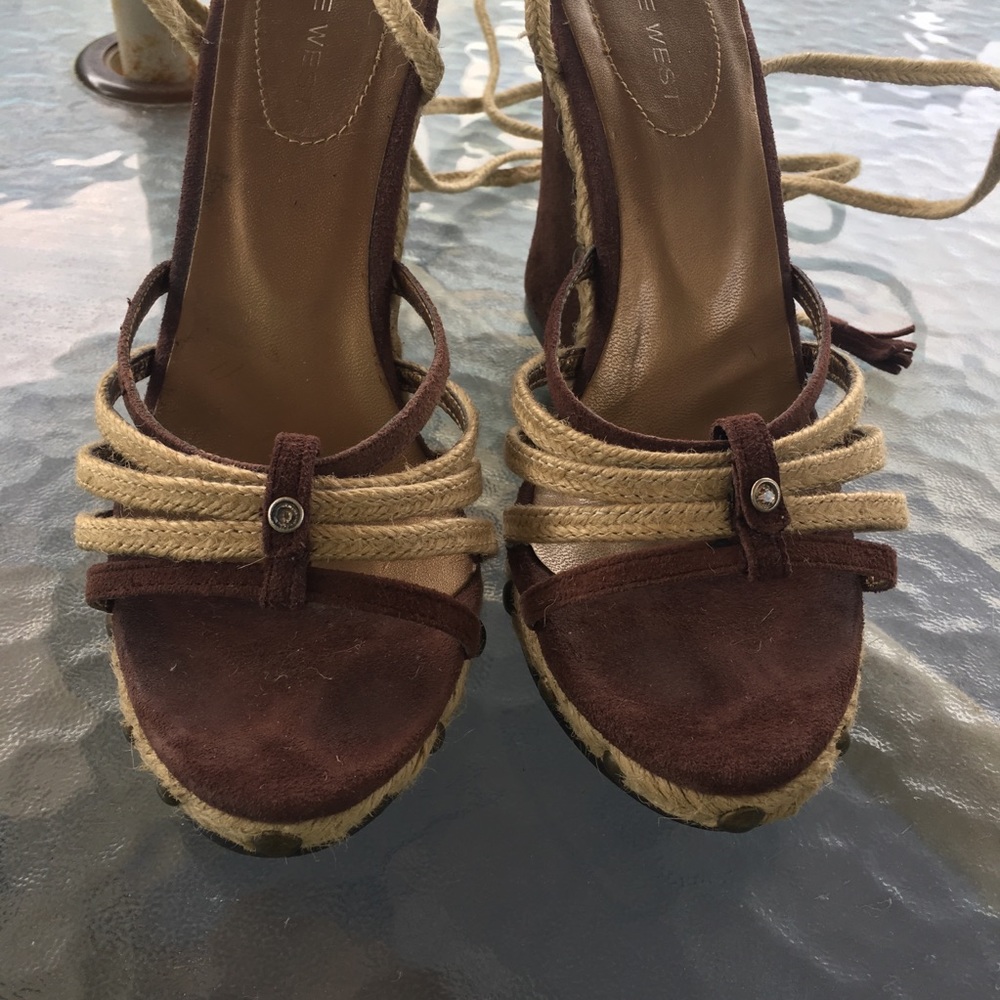 ๐4XHP๐ EUC Nine West Tie Wedges - Picture 4 of 7